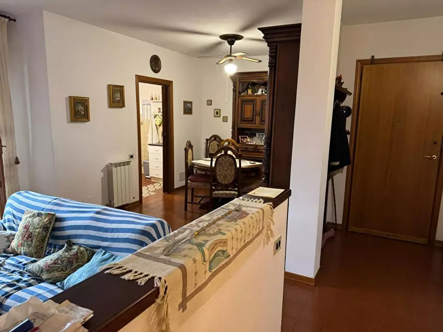 Immagine 2 di Appartamento in vendita  a Siena