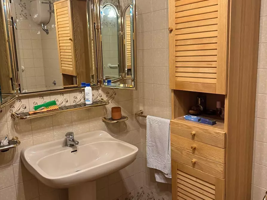 Immagine 21 di Appartamento in vendita  a Siena