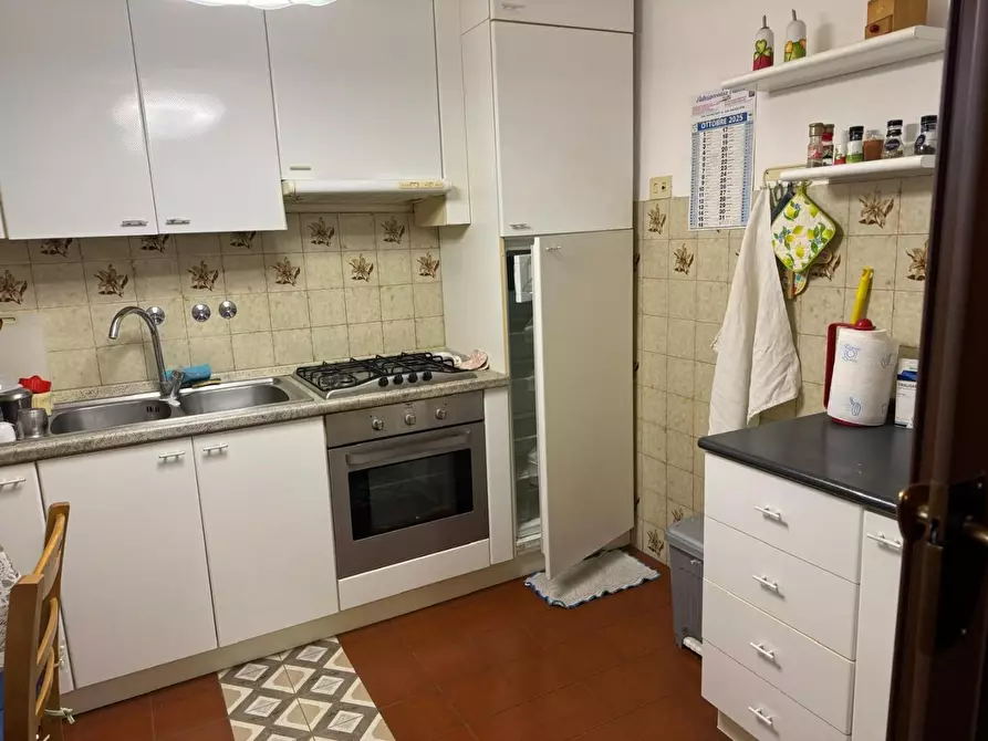 Immagine 11 di Appartamento in vendita  a Siena