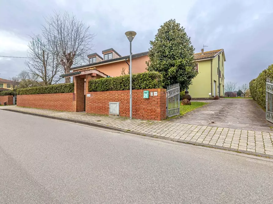 Immagine 8 di Casa bifamiliare in vendita  a Santa Maria A Monte