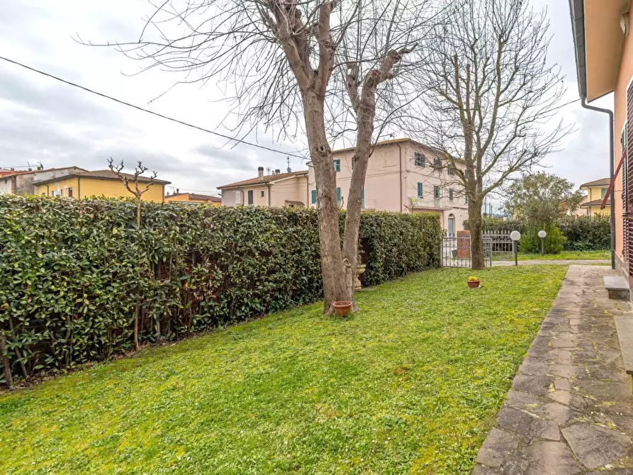 Immagine 2 di Casa bifamiliare in vendita  a Santa Maria A Monte