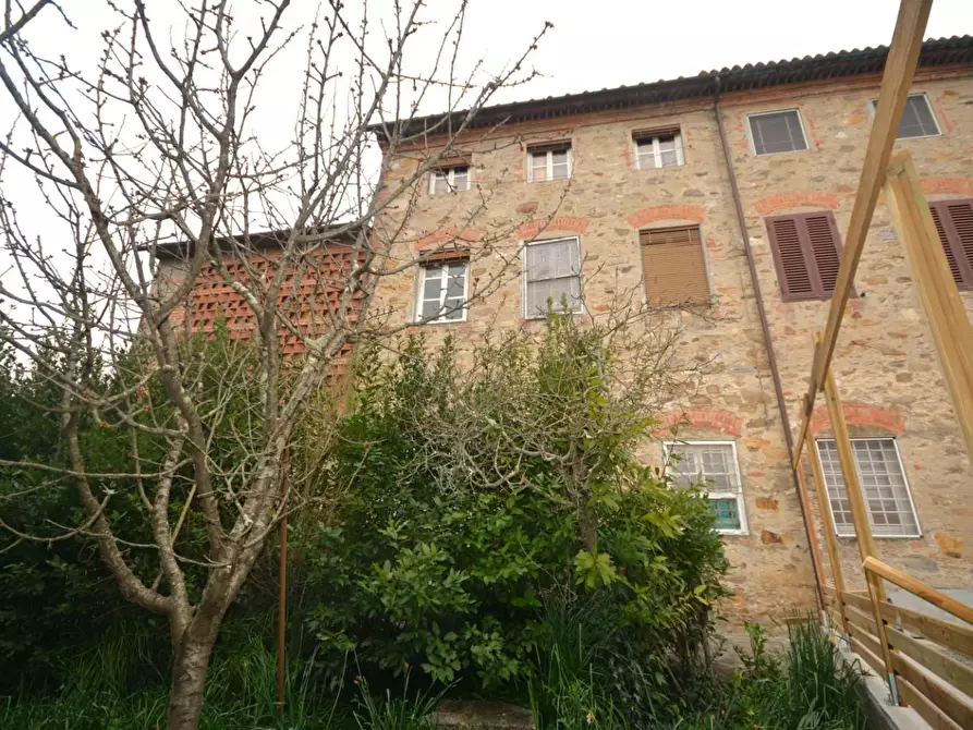 Immagine 18 di Rustico / casale in vendita  a Capannori