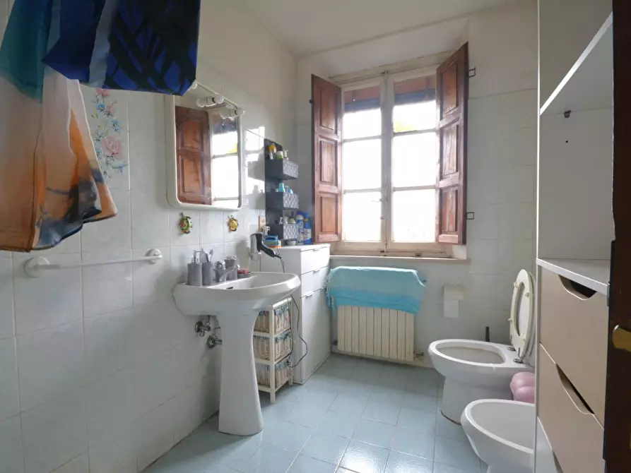 Immagine 9 di Rustico / casale in vendita  a Capannori