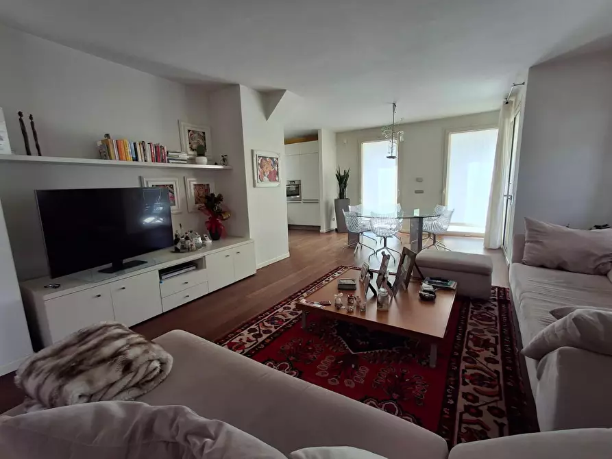 Immagine 3 di Villa in vendita  a Capraia E Limite