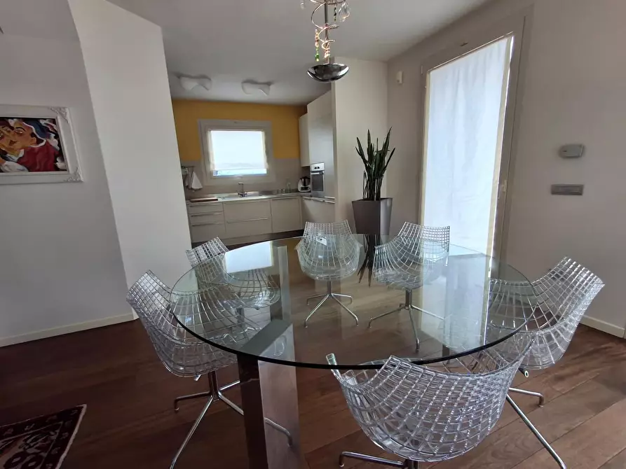 Immagine 5 di Villa in vendita  a Capraia E Limite