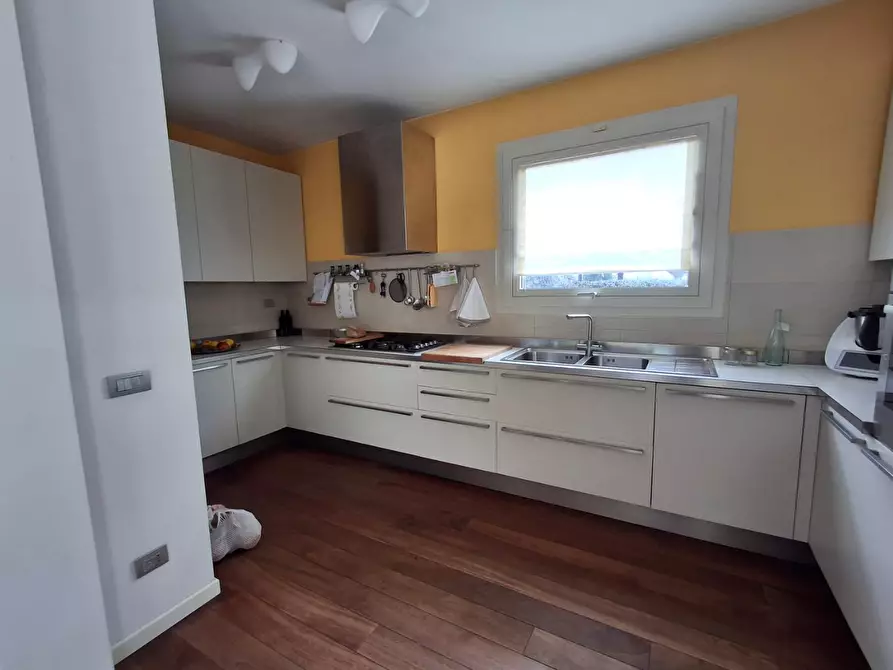 Immagine 9 di Villa in vendita  a Capraia E Limite