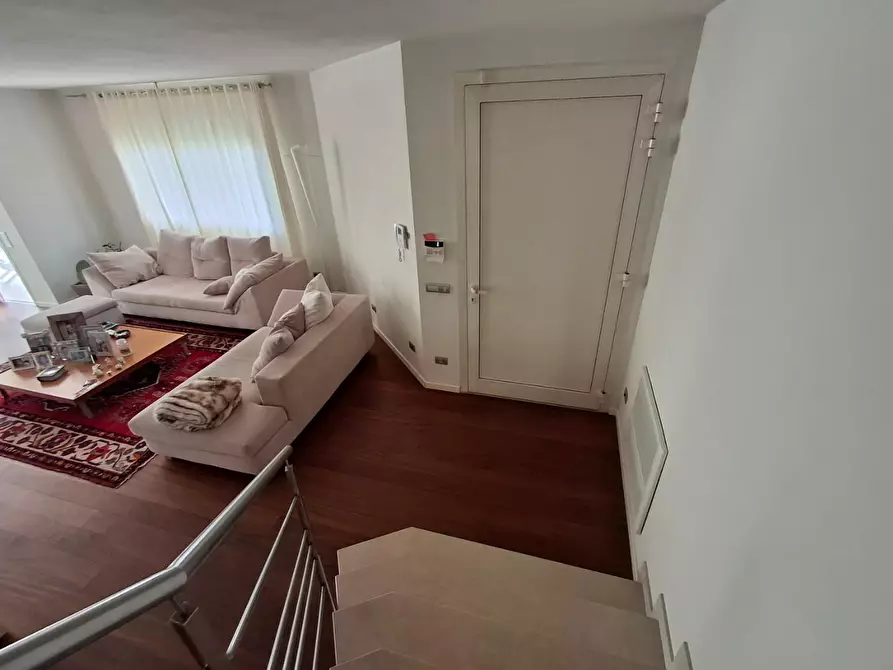 Immagine 19 di Villa in vendita  a Capraia E Limite