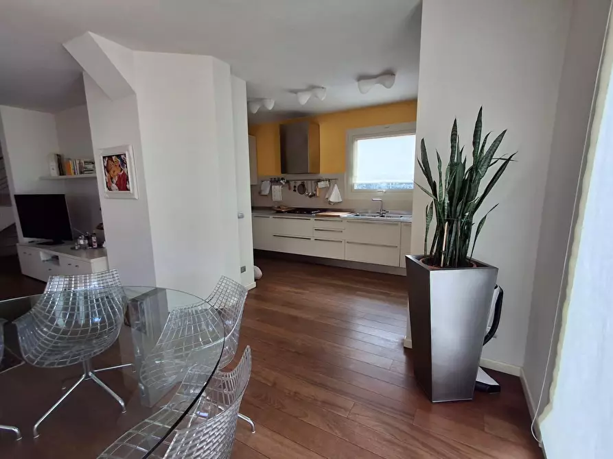 Immagine 10 di Villa in vendita  a Capraia E Limite