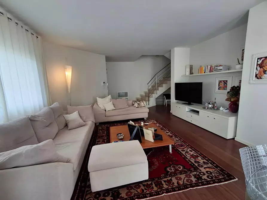 Immagine 7 di Villa in vendita  a Capraia E Limite