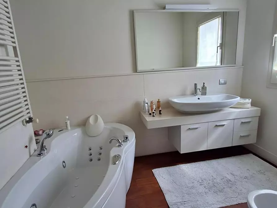 Immagine 23 di Villa in vendita  a Capraia E Limite