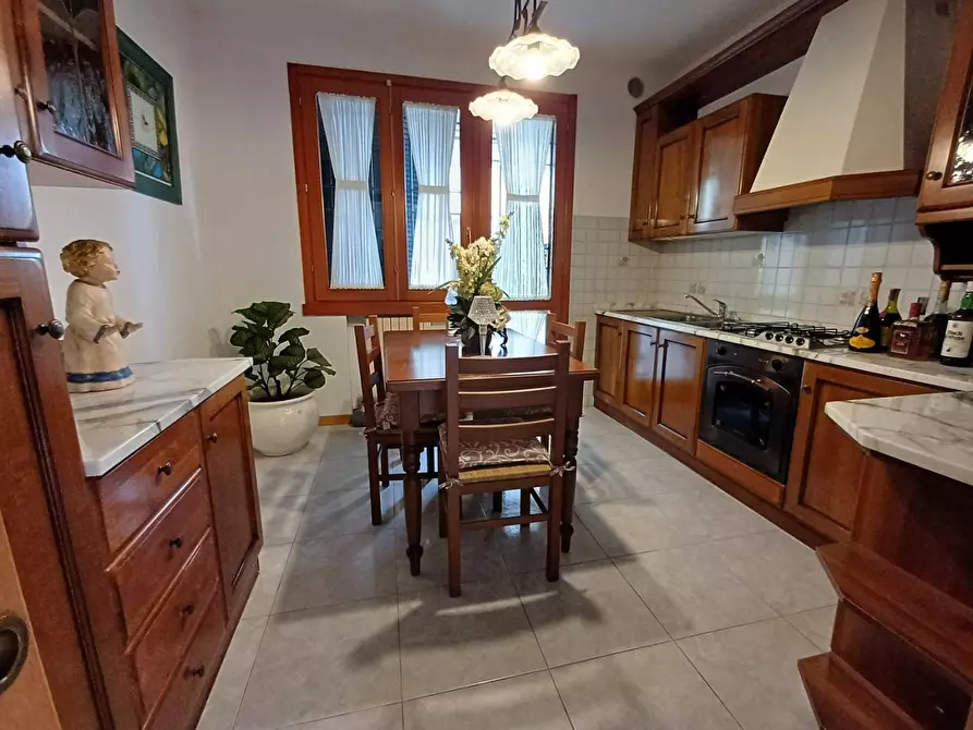 Immagine 2 di Appartamento in vendita  a Empoli