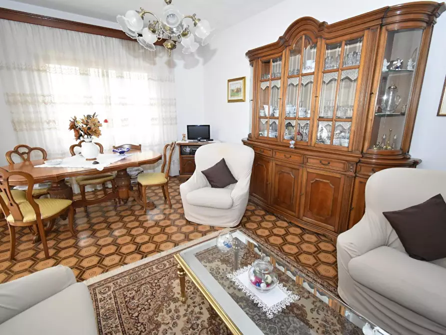 Immagine 3 di Villa in vendita  a Pisa