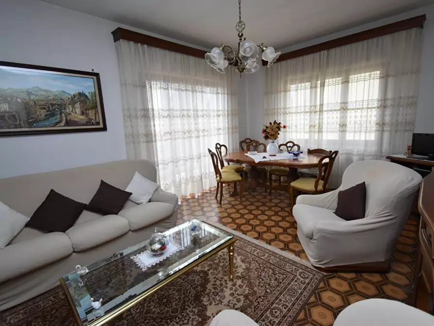 Immagine 1 di Villa in vendita  a Pisa