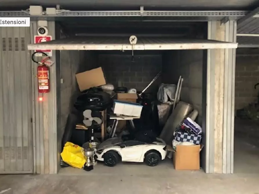Immagine 1 di Garage in vendita  a Milano