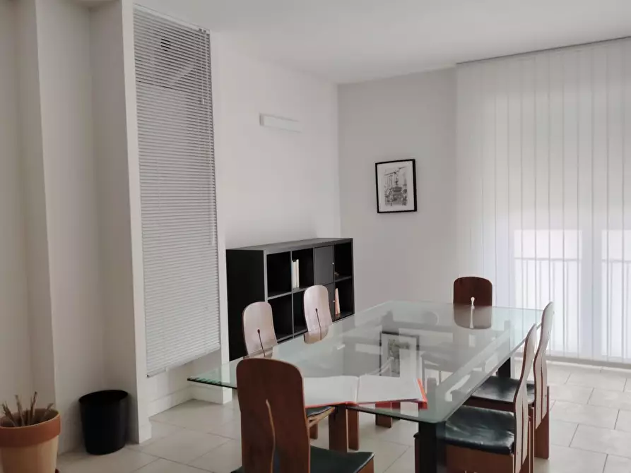 Immagine 1 di Appartamento in vendita  a Carrara