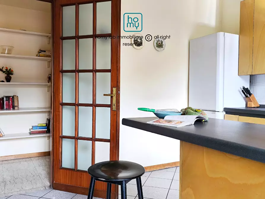 Immagine 2 di Appartamento in vendita  a Carrara