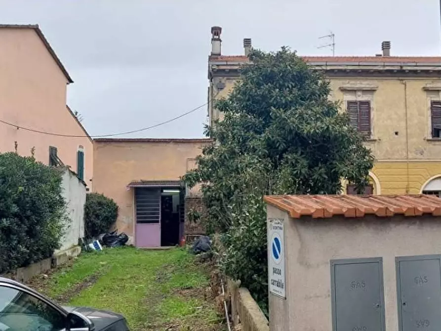 Immagine 1 di Laboratorio in vendita  a Bientina