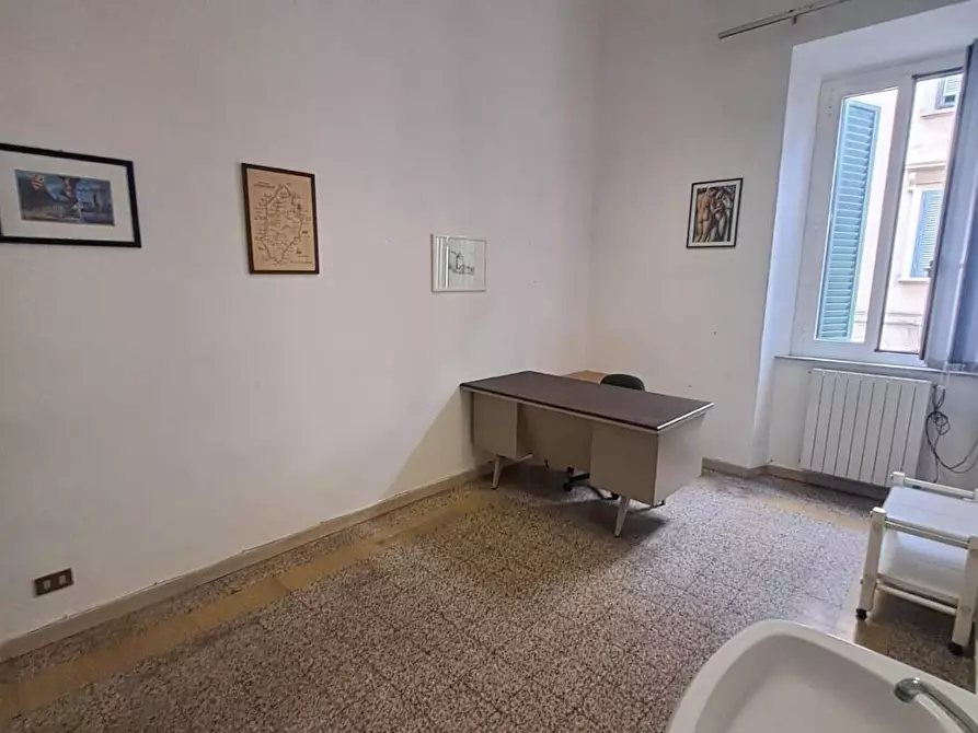 Immagine 5 di Ufficio in vendita  a Livorno