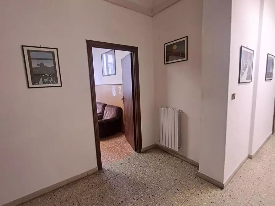 Immagine 2 di Ufficio in vendita  a Livorno