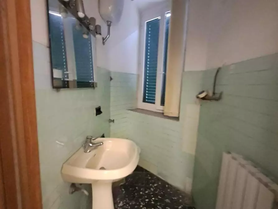 Immagine 14 di Ufficio in vendita  a Livorno