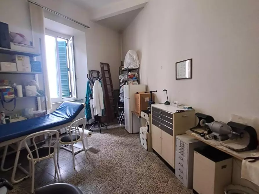 Immagine 9 di Ufficio in vendita  a Livorno