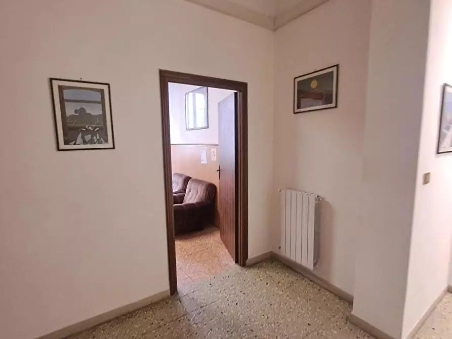 Immagine 15 di Ufficio in vendita  a Livorno