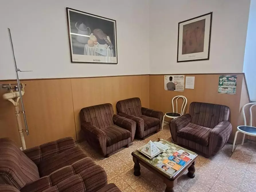 Immagine 3 di Ufficio in vendita  a Livorno