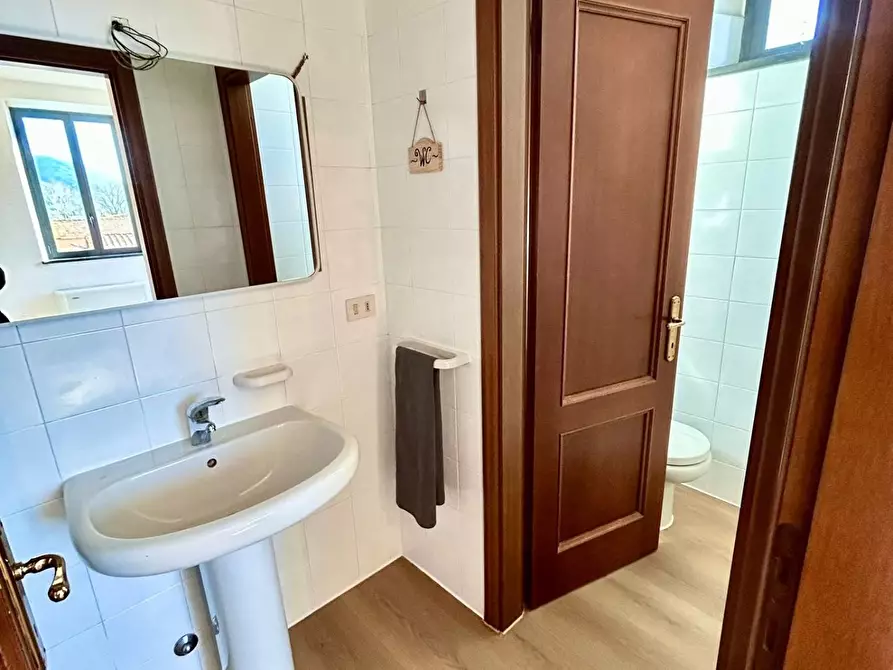 Immagine 3 di Appartamento in vendita  a Lucca