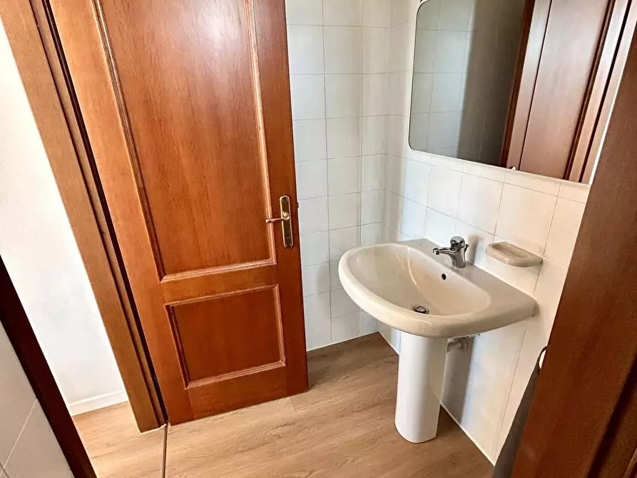 Immagine 2 di Appartamento in vendita  a Lucca