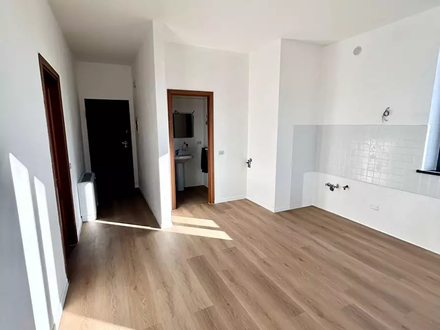 Immagine 6 di Appartamento in vendita  a Lucca