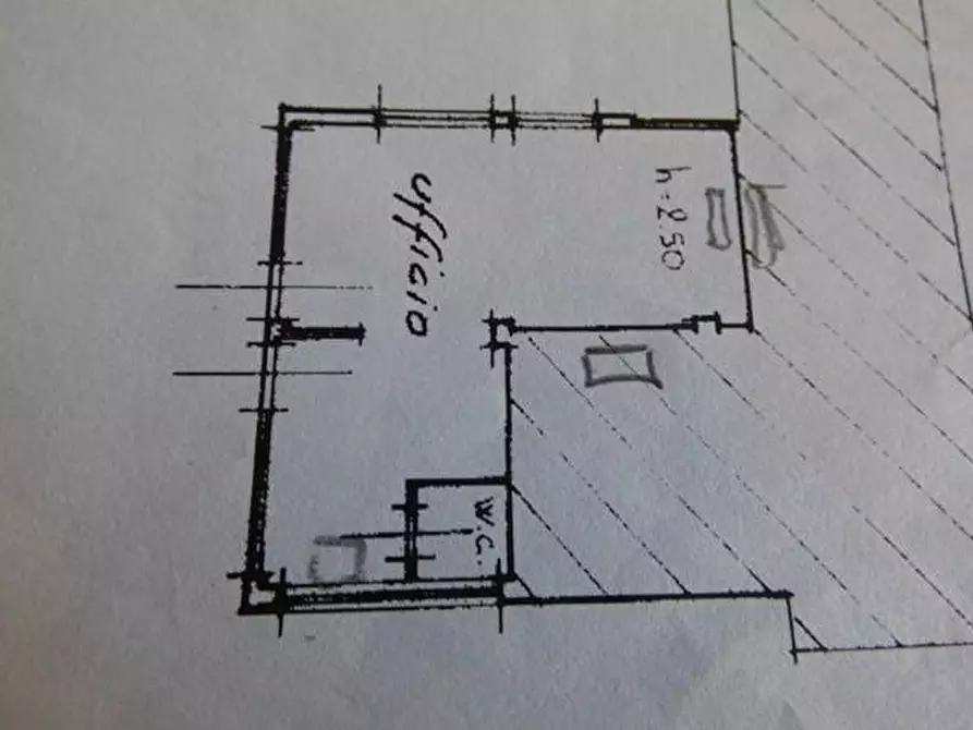 Immagine 7 di Ufficio in affitto  a Lucca