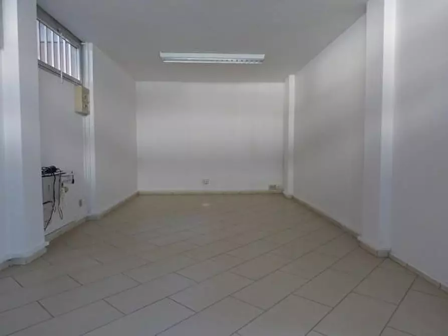 Immagine 2 di Ufficio in affitto  a Lucca