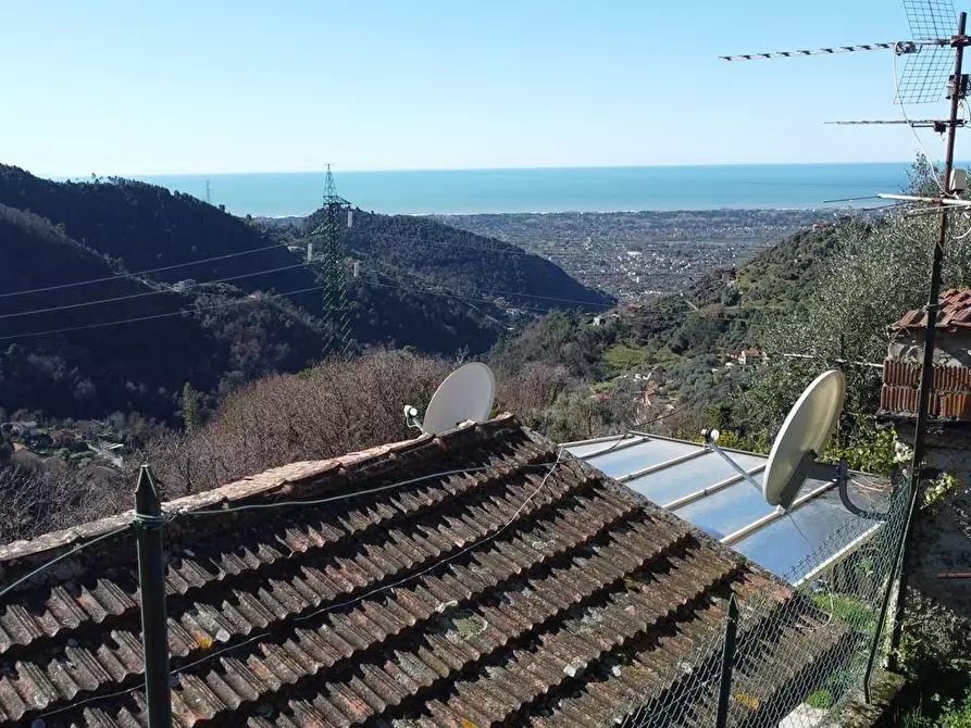 Immagine 1 di Casa semindipendente in vendita  a Montignoso