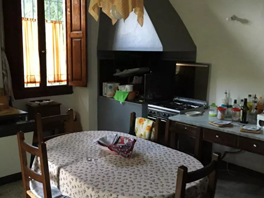 Immagine 5 di Villa in vendita  a Vicchio