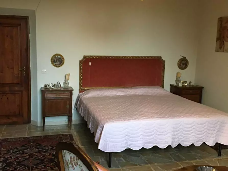 Immagine 11 di Villa in vendita  a Vicchio