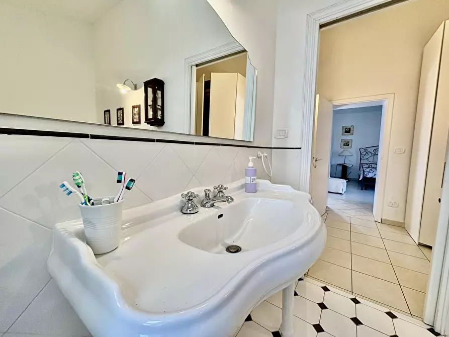 Immagine 30 di Casa colonica in vendita  a Volterra