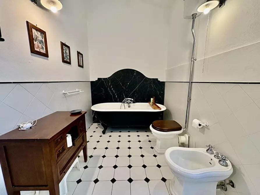 Immagine 33 di Casa colonica in vendita  a Volterra