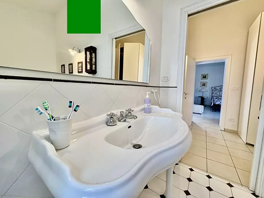 Immagine 37 di Casa colonica in vendita  a Volterra