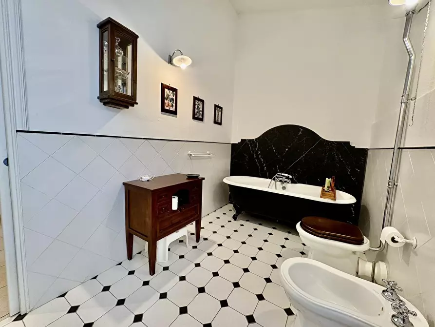 Immagine 36 di Casa colonica in vendita  a Volterra