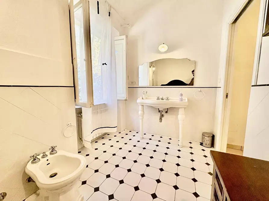 Immagine 35 di Casa colonica in vendita  a Volterra