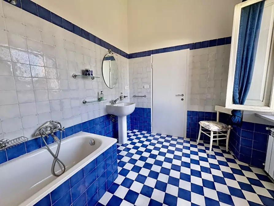 Immagine 48 di Casa colonica in vendita  a Volterra