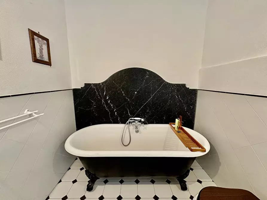 Immagine 34 di Casa colonica in vendita  a Volterra