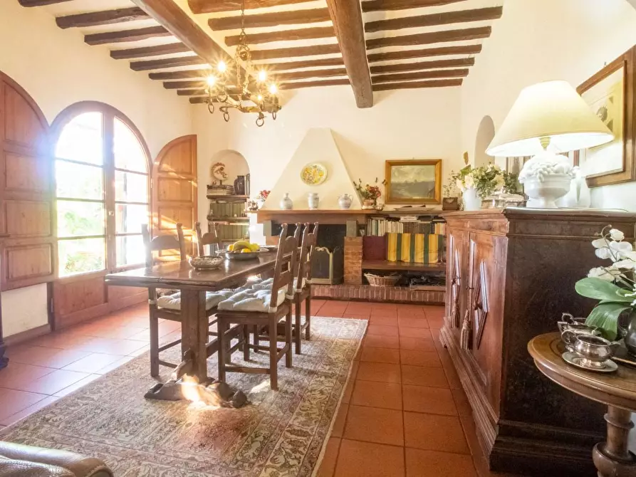 Immagine 2 di Villa in vendita  a San Giuliano Terme