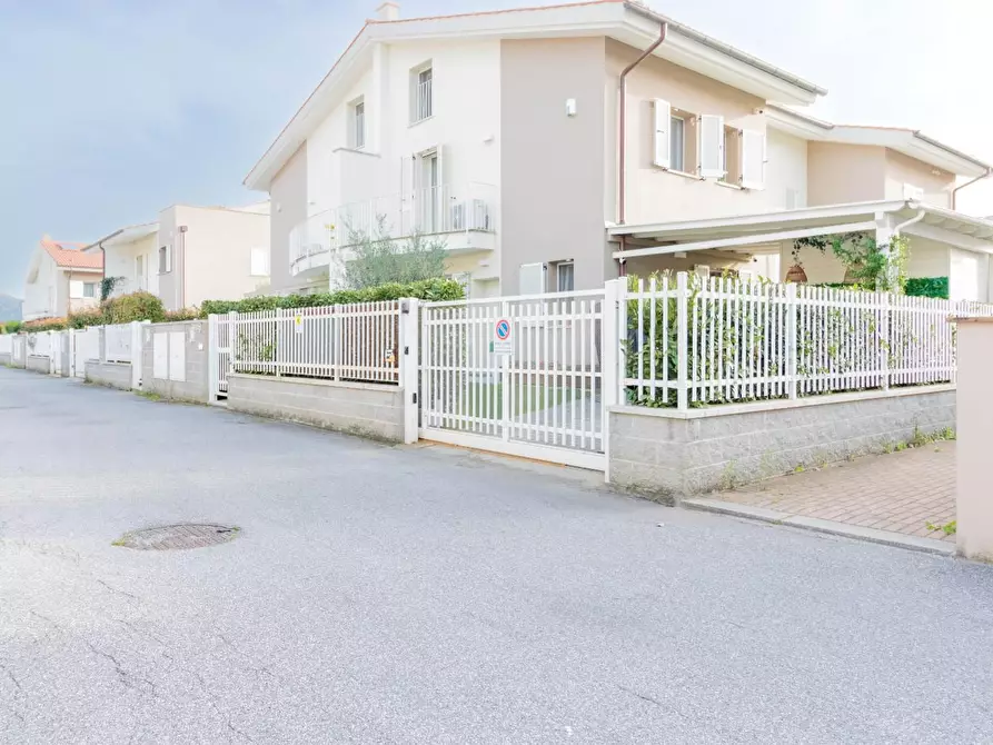 Immagine 30 di Villetta a schiera in vendita  a Calci