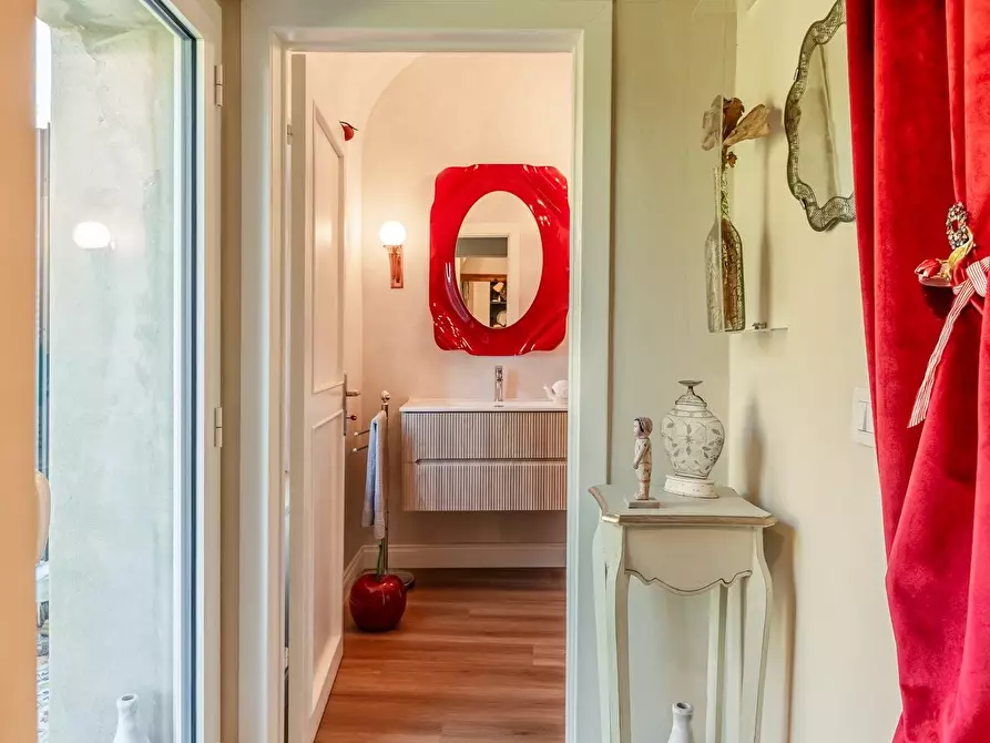 Immagine 9 di Appartamento in vendita  a Lajatico