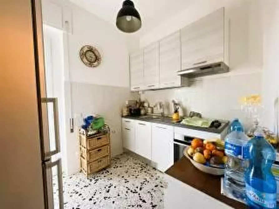 Immagine 2 di Appartamento in vendita  a Viareggio