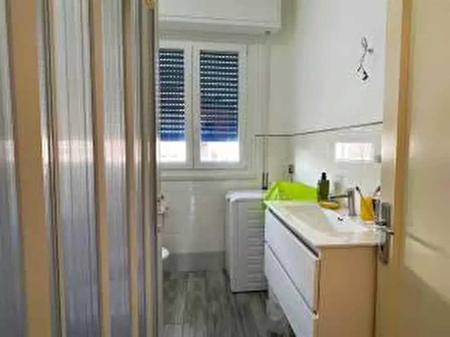 Immagine 4 di Appartamento in vendita  a Viareggio