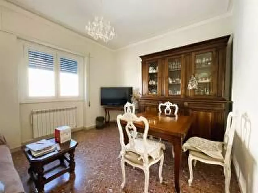 Immagine 6 di Appartamento in vendita  a Viareggio