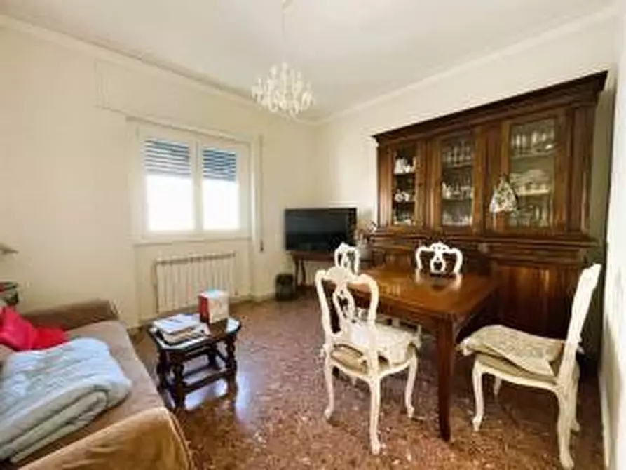 Immagine 1 di Appartamento in vendita  a Viareggio