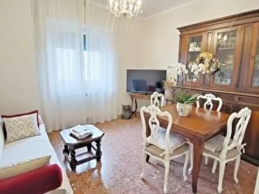 Immagine 5 di Appartamento in vendita  a Viareggio